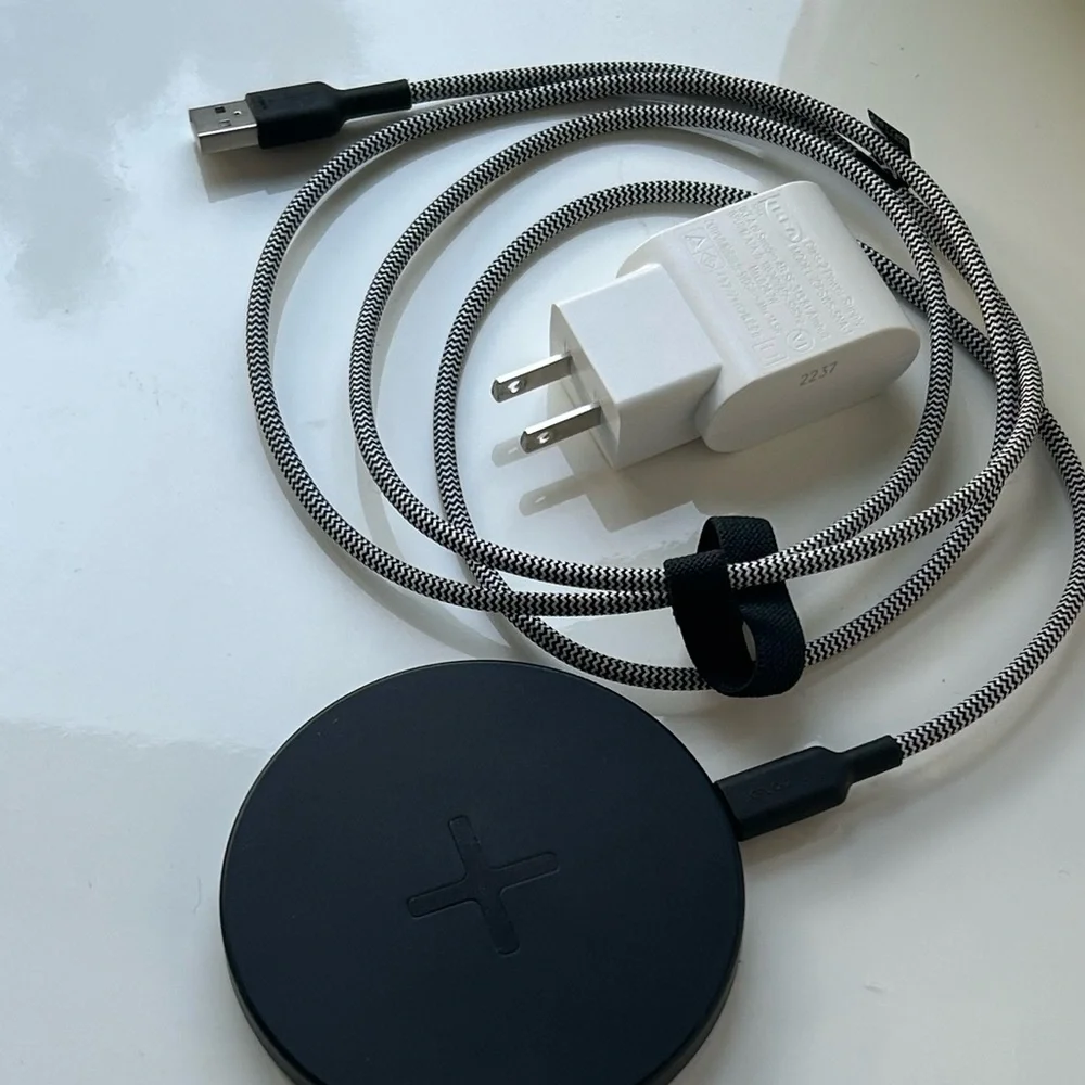 IKEA Black/White Wireless Charger & Cable Set with Adapter